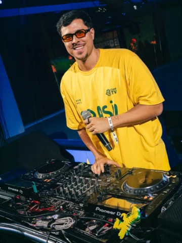 Obrigado, @cazetv e @casacazetv!

A gente foi muito feliz em todos os shows, res
