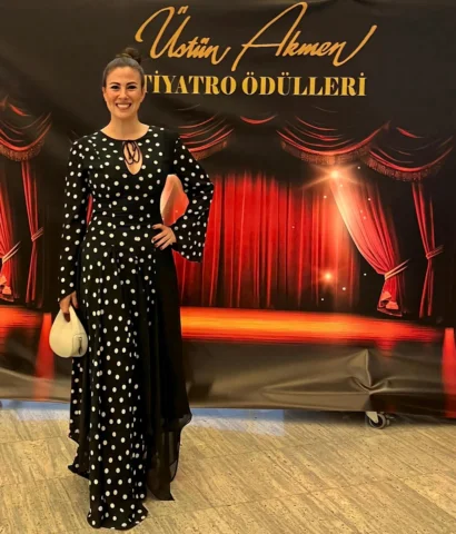 Yılın En İyi Komedi Kadın Oyuncusu’na aday olduğum, @ustunakmen.tiyatro.odulleri