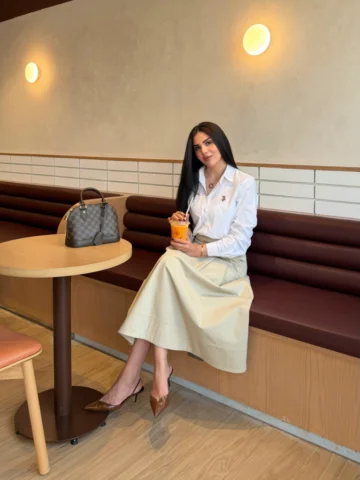Gucci or Louis Vuitton?
 Doesn’t matter I still need my coffee ☕️