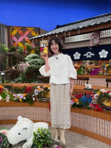 🎍おしょうバズTV🎍
元日のお昼12時から家族みんなで
どの世代も楽しめるクイズが盛り沢山です🙌
⁡
MCは所ジョージさん、バナナマン🍌
ゲストは井森美