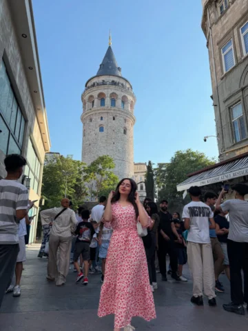⁨	افتريت اسطنبول كلها بأقل ال100$!
اي مثل مقريتوا خمس ايام اني بأسطنبول مصارفة ا
