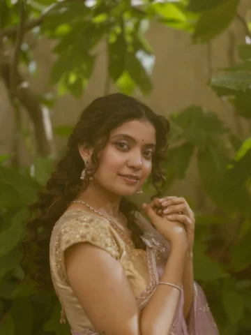 Put me in an Indian Princess costume forever ✨

📸 @aishwaryashok 🍃❤️
MUA @zara