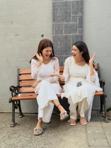 Side effects of friendship :uncontrollable laughter 🤣🩵 @leena_real 

@raees_kh