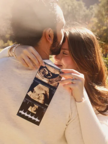 Eres el milagro por el que tanto oramos mi bebé. 🤍

Te hemos estado esperando d