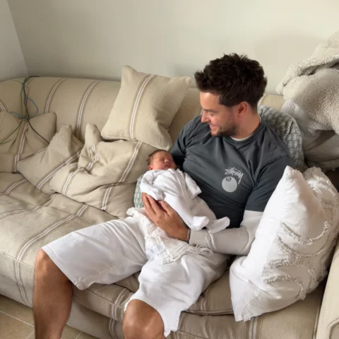 Uncle Chris, reporting for DUTY! 🫡🤍

For those who followed Ben & Olivia’s jou