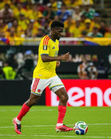 Primera alegría para todo un país que sonríe con la pelota, estamos clasificados