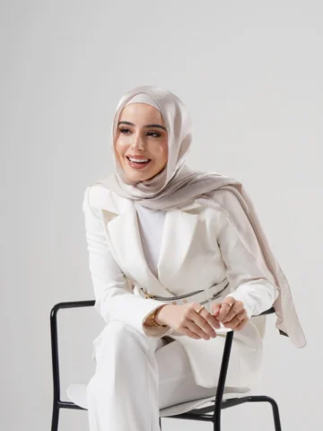 يوم سعيد لكل قوية ومُثابرة وواثقة في العالم 🌸
Celebrating every strong, persist