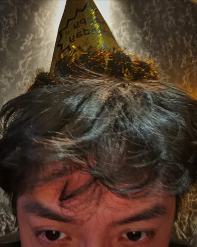 30歲了
好像該負些責任過好自己的人生
遠離社交媒體一段時間
有努力好好生活充實自己

來自家人、朋友、粉絲的愛真的好多
真是個被愛包圍的幸運小子
生日快樂 3