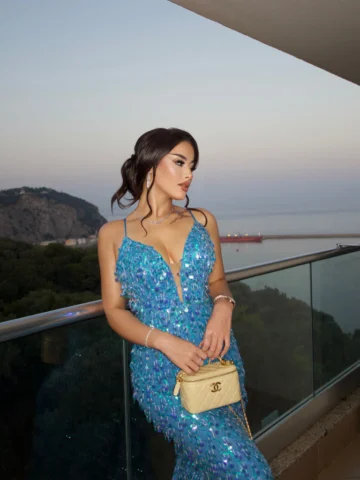 Making waves in full glam 💙
Dress by: @aboodalgerieofficial 
Makeup by: @hairst
