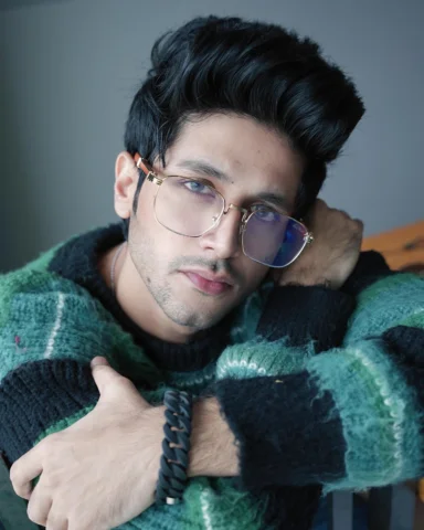 Mujhe Ishq Leja Raha  Hai Kaha 🍁🥀 
.
.
.
📸 @sufidoo 
#model #style #fashion #