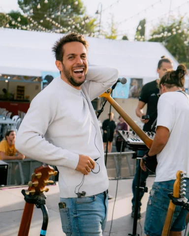 Fotitos, risitas y prueba de sonido hoy en Huelva

📸 @justjolv