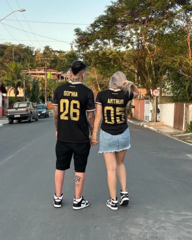 Pela primeira vez na vida, não preciso tentar ser feliz. Quando estou com você, 