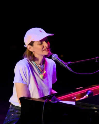 Lindsey Kraft opening for Ben Folds at Saginaw's Temple Theatre.
•
•
@actualbenf
