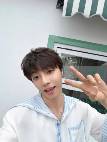 週四的晚上 你好嗎？
倒數16天的玫瑰 我將親手送給你🌹

《 #青春為名 全球巡回演唱會 》
801 #馬來西亞 特別場 
需要你給我一點愛 🍬 ​​​