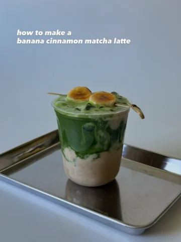 🍌 banana cinnamon matcha latte 

I used Kansha matcha and sifting tools from @a