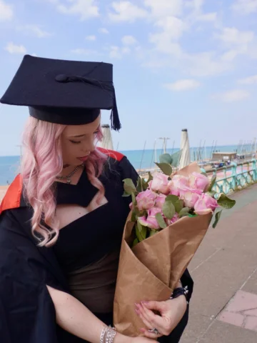 #unemployed + BSc Business Management & Marketing
Yes gng I finally graduated yi