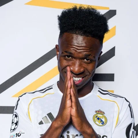 ⁨	وأخيرًا فينيسيوس يحسم قراره بالبقاء في ريال مدريد مع عقد مدته 6 سنوات، بعد مفا