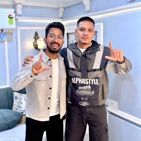 Har ek gel milde vichaar ni
Tera yaar chale samjh te bahar ni✨🌪️
.
Swaad aaya b