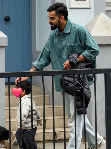 Akaay Kohli ❤️🧿 with @virat.kohli
In London 

#Viratkohli
#trending #vk18 #King
