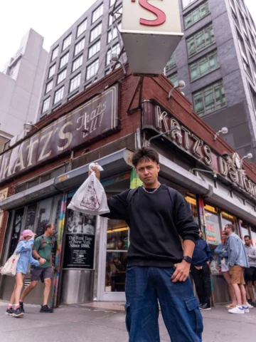 ¿TÚ SERÍAS CAPAZ de hacer una fila de HORAS por un solo SÁNDWICH? 🇺🇸🥪

Eso fu
