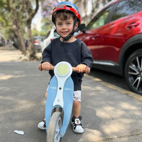🛵💨💨💨