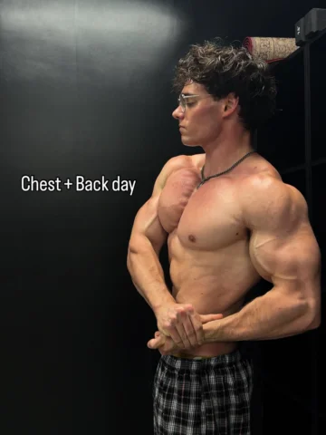 Could’ve sworn that first pic was from this workout but the pants say otherwise
