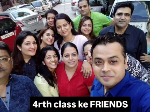 Ye photo 10 saal puraani hai. Exactly 10 years ago. In sabko main 4th class se j