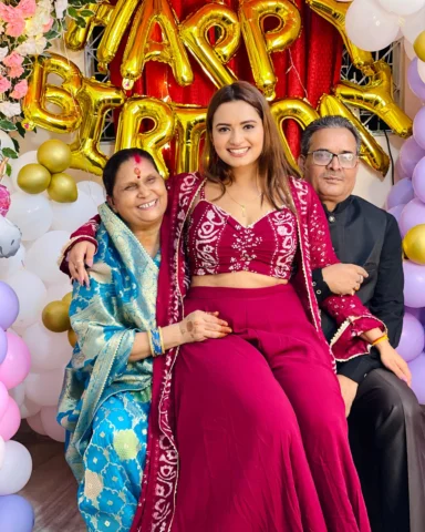 Thank you mummy daddy 😍❤️ for having you in my life 😘 love you bohut sara ❤️❤️