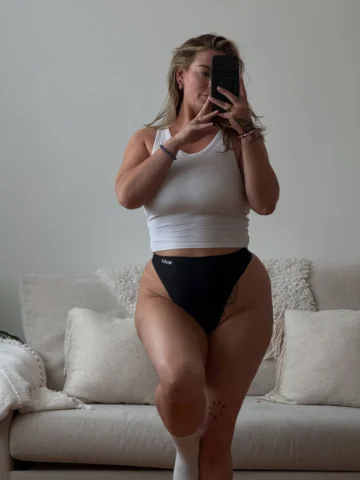 Comfort > everything this week. 🤍 
@wukawear