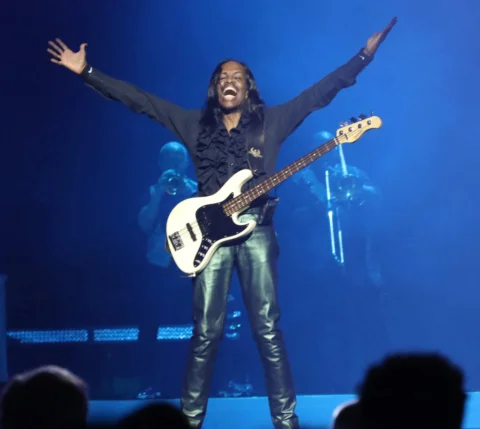 🎉🎉🎉 Join us in wishing the baddest bassist on the Earth, Wind & Fire @verdine