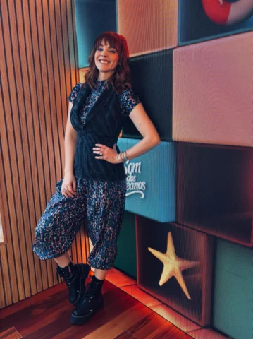 Fazendo exatamente a mesma cara/pose xícara since 1986 💁‍♀️ 

Carrosselzinho do
