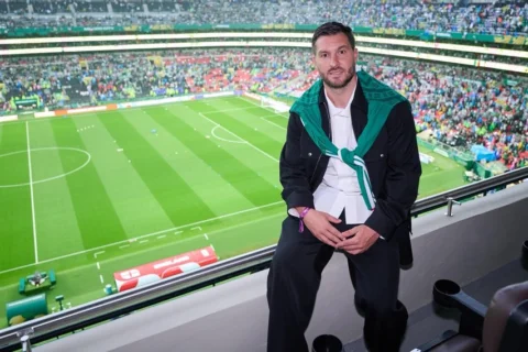 🇲🇽 - 🏴󠁧󠁢󠁥󠁮󠁧󠁿 Arriba México siempre!  @fifaworldcup @fifa