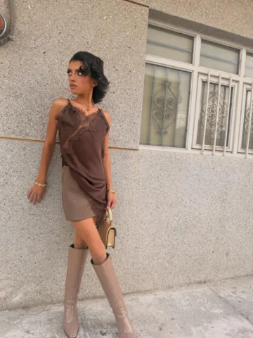 Brillando como siempre 

Vestido @dara.boutique5 
Falda.  @shein_mex 
Botas.  @z