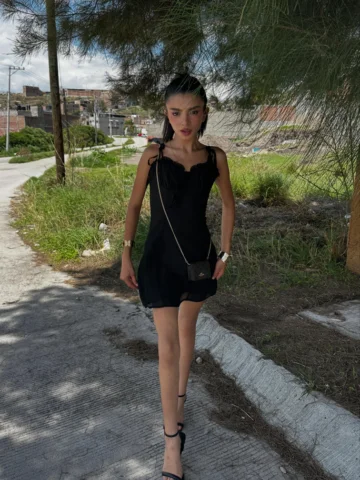 Tarde de chicas 👯‍♀️

Makeup @ferplascencia_makeup 
Tacones @zapa.rome 
Vestido