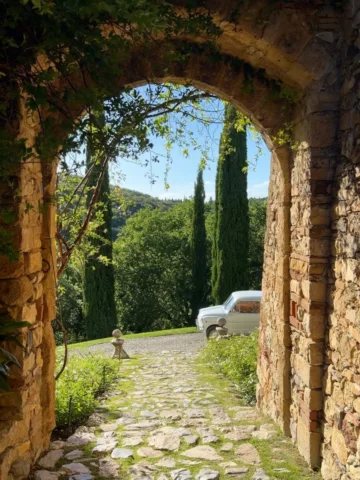 moments at @castello_di_vicarello 🌿🌸🌞