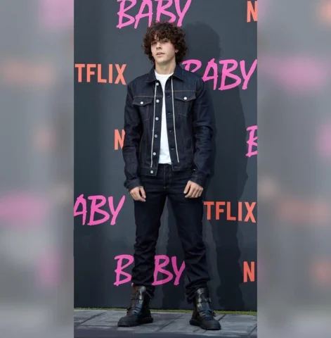 Look by @dior 
Photocall Baby2.

@idcommunication 
@baby_netflix 
@netflixit