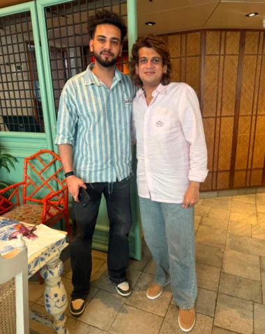 Brothers forever 😇❤️🤗
Keep smiling and shining as always mere bhai @elvish_yad