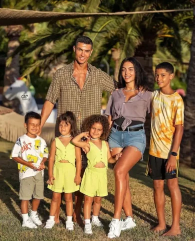 Beautiful Family 😍✨♥️

Greatest of all time cristiano Ronaldo🐐👑

@cristiano @