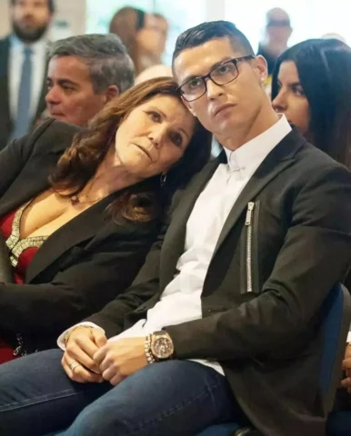 ❤️ Cristiano Ronaldo’s mother Dolores: “Being the mother of a story that marks g