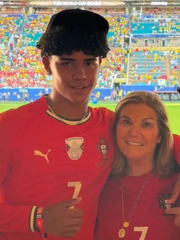 Cristiano Junior With His Grandmother ❤️.

@cristiano 

#cr7family #cristianojun