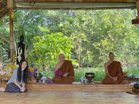 ขอติดตามพี่ก้อยเข้าถวายภัตตาหารเนื่องจากท่านเม้งจะอยู่ปากช่องเป็นวันสุดท้าย ท่าน