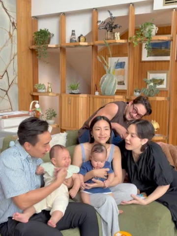 มาเยี่ยมเพื่อนคินที่บ้าน หนุบหนับมากค้าบ🥰💕

..มามี้หวังว่าจะได้รูปภีรันทร์ถ่าย