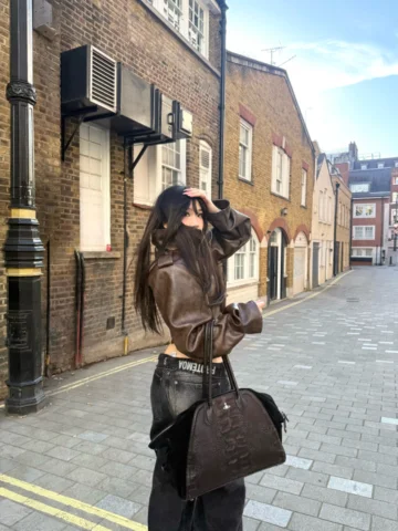 ♱