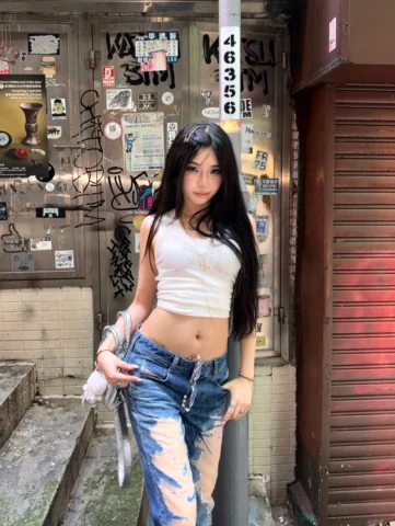 🇭🇰i’m back
outfit @diesel 
#dieselxtinder#diesel