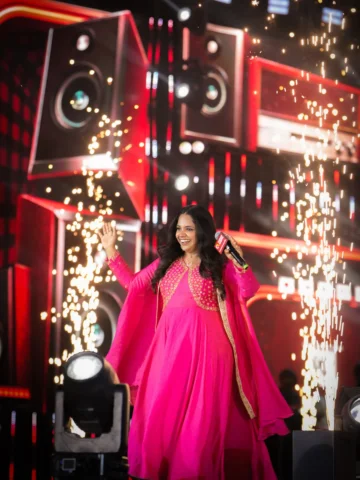 @saindhaviofficial Singing from the heart 💓 

#behindthescene #saindhavi #tamil