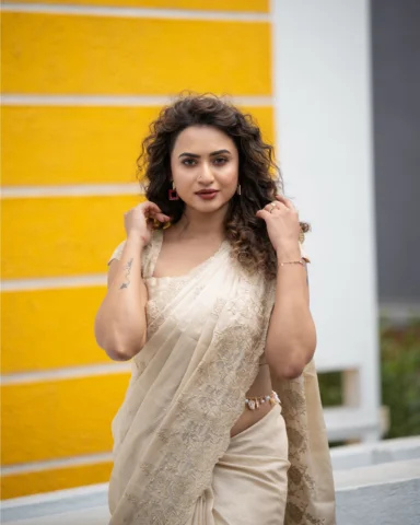 Elegance isn’t an effort — it’s an aura.
Styled by: #yourstruly 
MUA: @kalaiarti