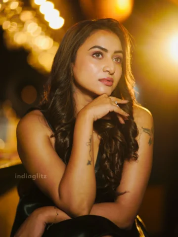 Wearing : @one_stitch_designs 
MUA: @makeover_by_miga 
Hair stylist: @sai_priya_