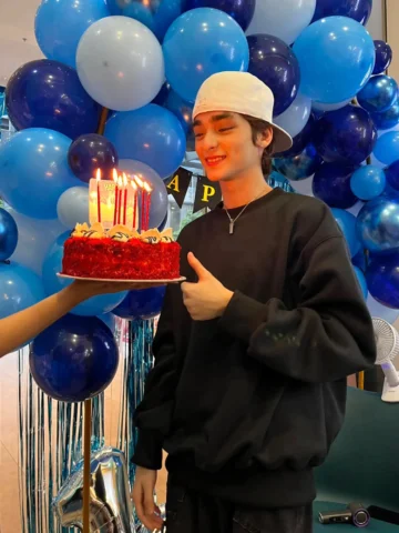 Thank you to everyone who celebrated with me, greeted me, and made my day extra 