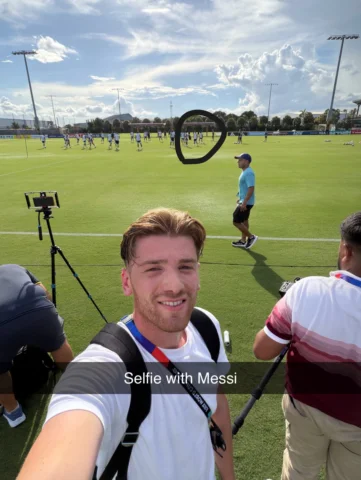 Kaydırınca bütün GOAT’larla fotoğraflarımı görüyorsunuz 🤝 Futbol benim için bit
