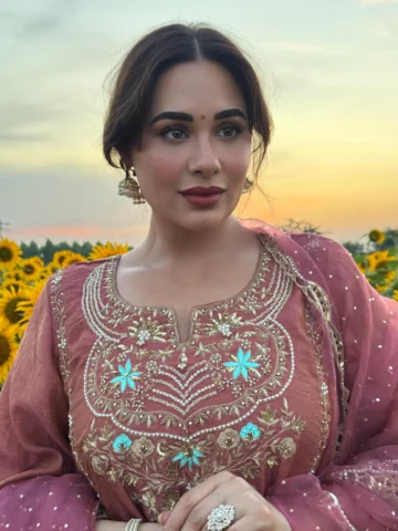Well Good morning..🌼 
and @scarletbyshrutijamaal.in ❤️ 
more coming up 🙈
Truly